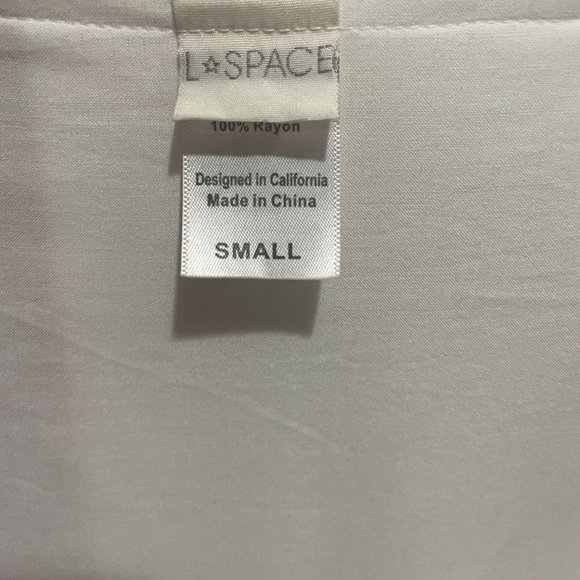 L Space Deep V Cover Up with Santorini Trim and Flowy Sleeves Size S - Picture 3 of 4